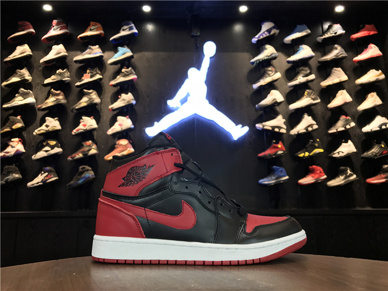 Air Jordan 1 OG RETRO Bred 555088 023